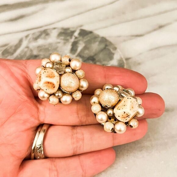 Vintage Signed Japan Bead Cluster Earrings Pale Pink Brass Setting Clip On - Picture 4 of 7